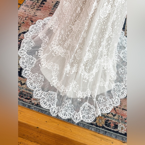 Brand new Allure #3160, new with tags, new wedding dress size 16, boho dress - Picture 11 of 14